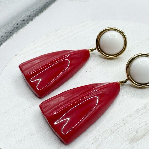 Trifari Vintage Red And White Lucite Dangle Earrings Gold Tone - Picture 7 of 7